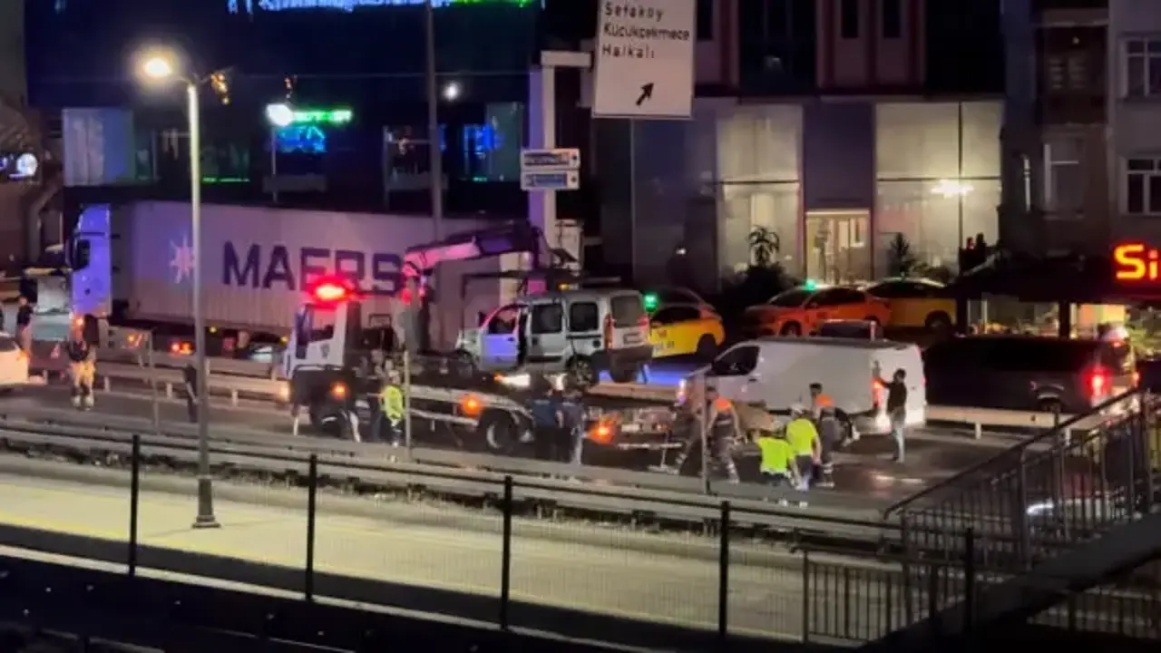 Küçükçekmece'de makas faciası: 2 kişi yaralandı