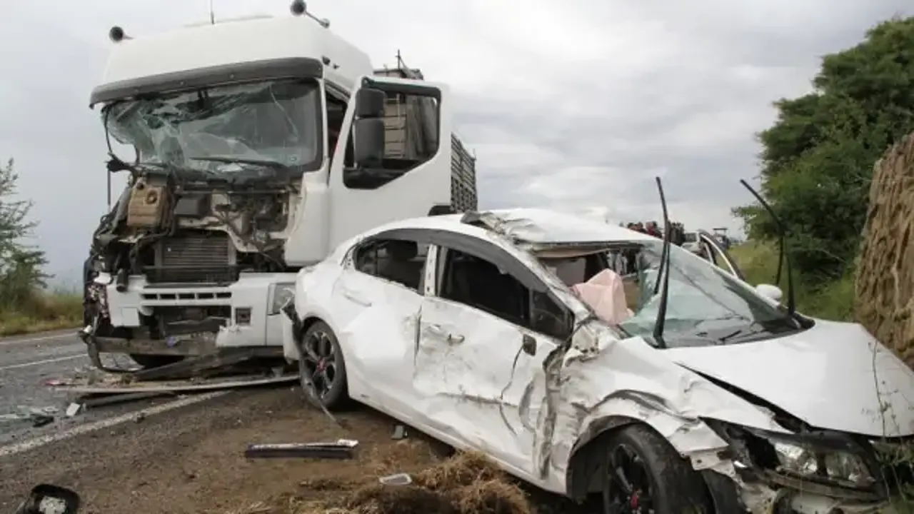Kula'da zincirleme trafik kazası: 8 yaralı, 1 gözaltı