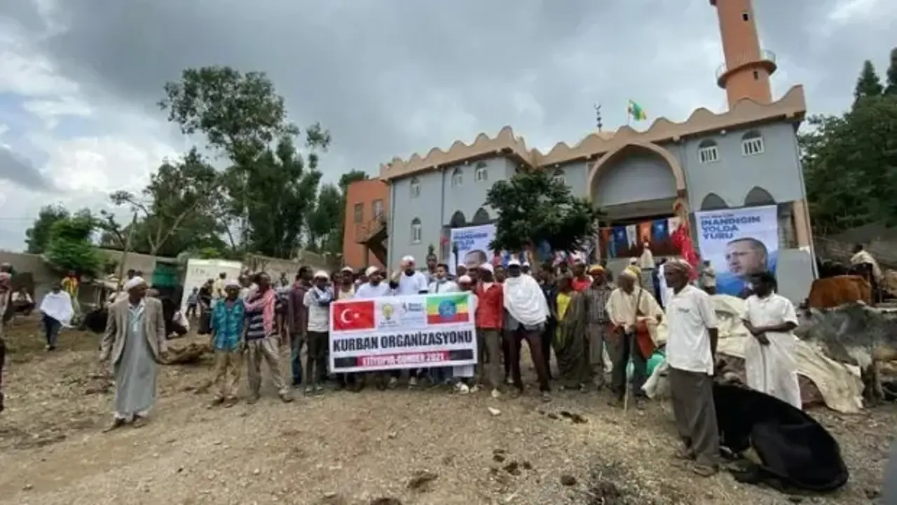 Kurbanda yine yetimler gülecek: AK Parti’nin 8 yıllık iyilik köprüsü büyüyor