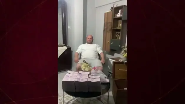 Kurbanlıklarını satan besici balya balya paralarla kameraların karşısına geçti