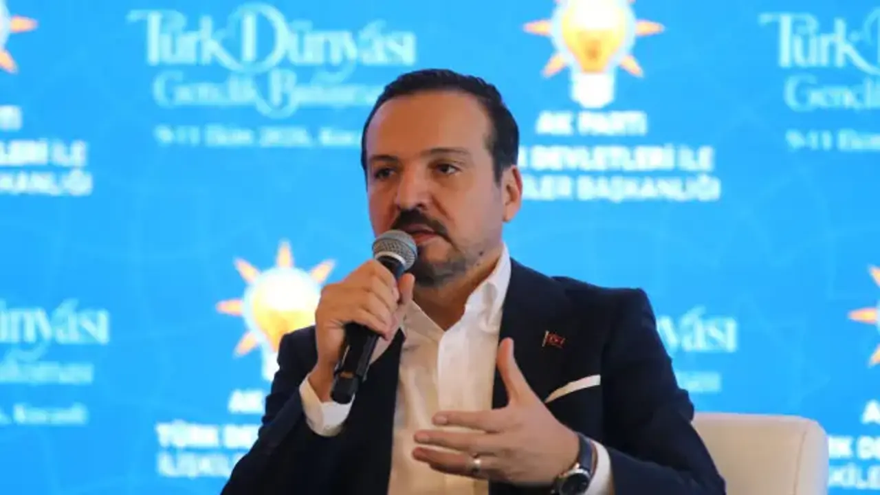 Kürşad Zorlu, Türk Dünyası Gençlik Buluşması'nda gençlerle buluştu
