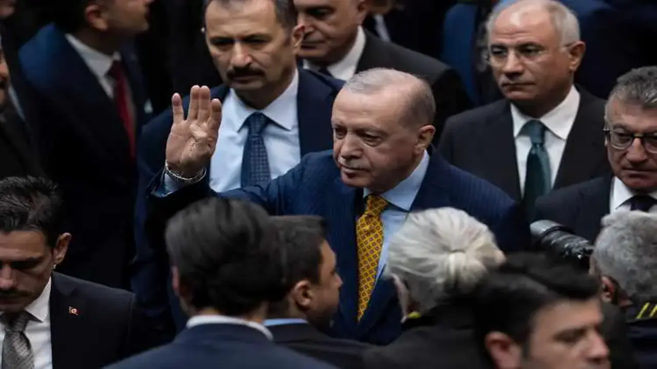 Kurtlar Vadisi'nin ünlü ismi AK Parti Grup toplantısında!