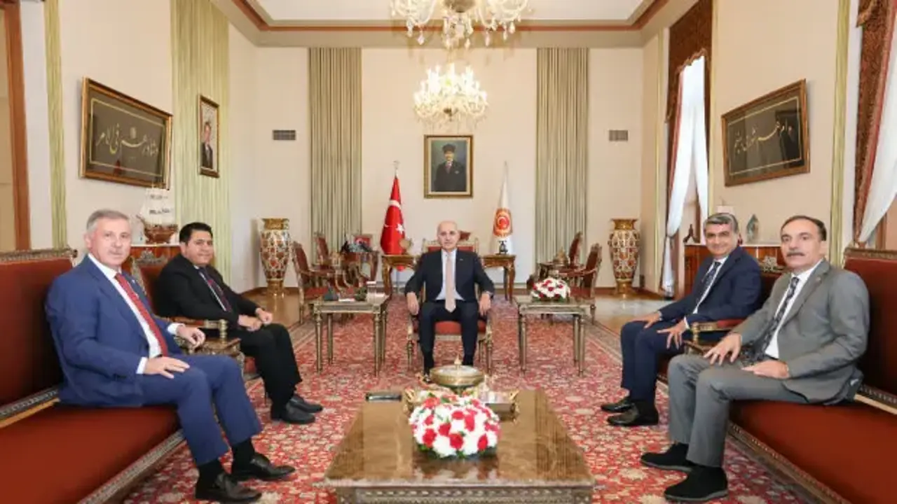 Kurtulmuş, Yeni Yol Grubu'nu kabul etti