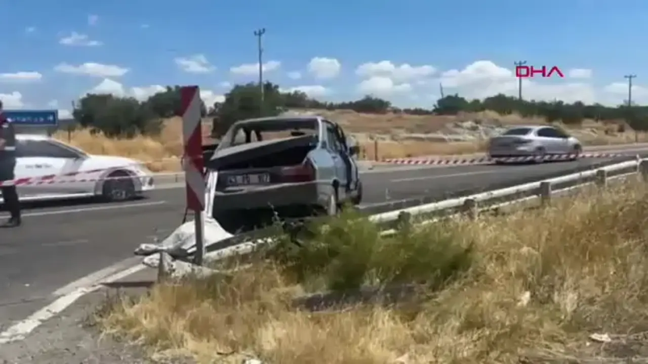 Kütahya'da iki otomobil çarpıştı; 1 ölü, 1'i çocuk 4 yaralı