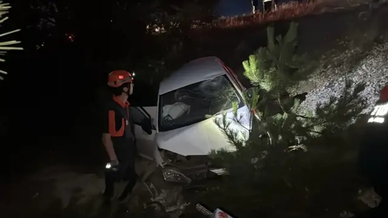Kütahya'da otomobil ile motosiklet çarpıştı, 5 kişi yaralandı