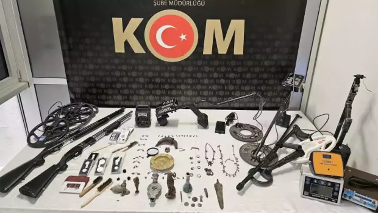 Kütahya’da tarihi eser avcılarına darbe: Şebekenin hazinesi deşifre edildi!