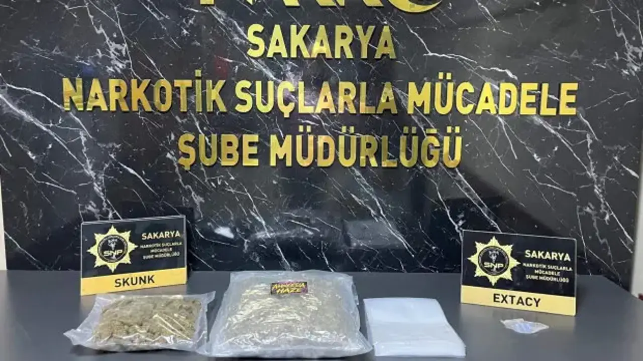 Kuzey Marmara’da narkotik pususu: Otobandaki lüks araçlardan kilolarca zehir fırladı!