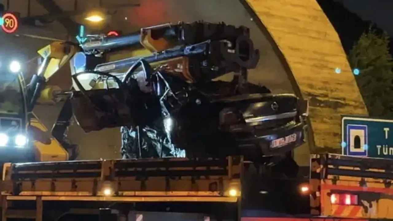 Kuzey Marmara'da otomobil tünel girişine saplandı