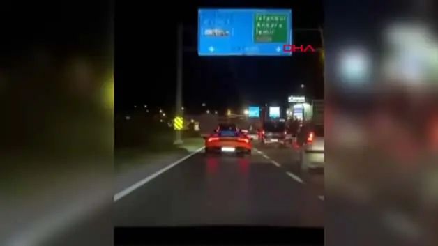 Lüks otomobilin trafikteki tehlike şovu kazayla bitti: O anlar kamerada!