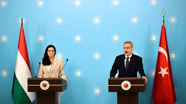 Macaristan Dışişleri Bakanı Orban'dan Hakan Fidan'a Türkçe sürprizi