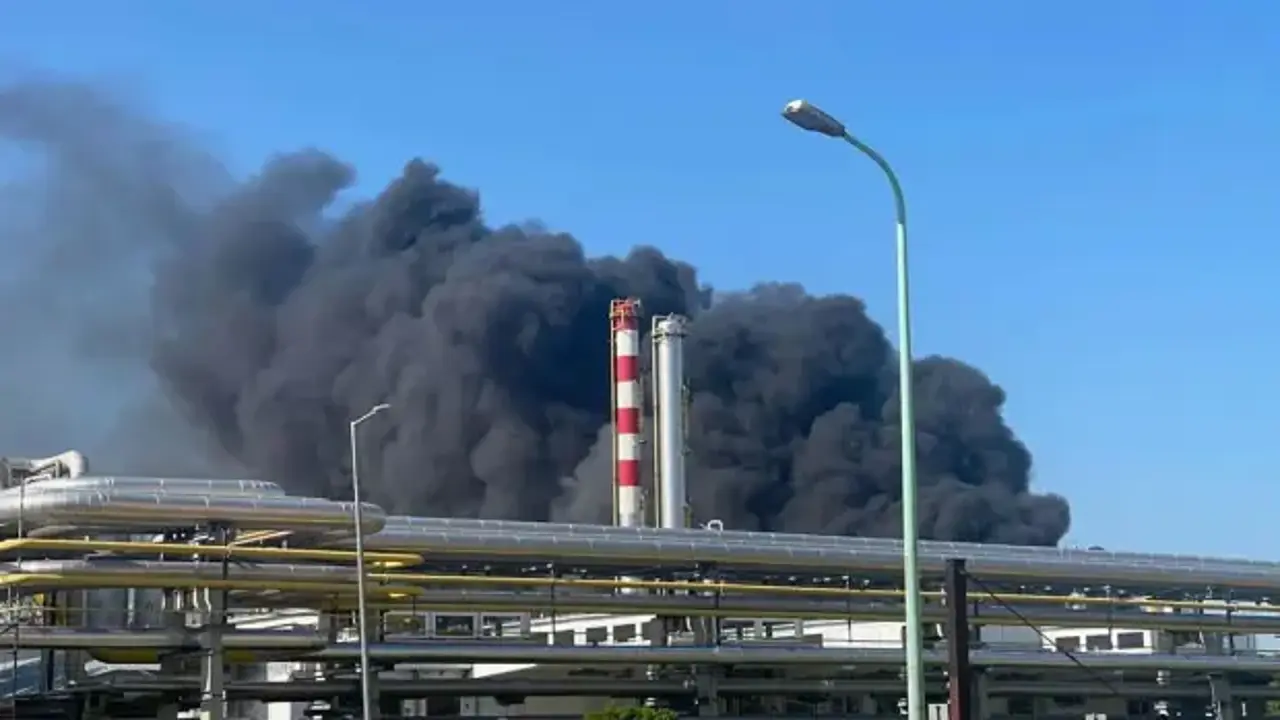 Macaristan’da patlama: Petrokimya tesisi alev alev yandı!
