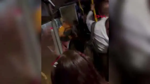 Maganda motosikletli İETT aracının camını kırdı