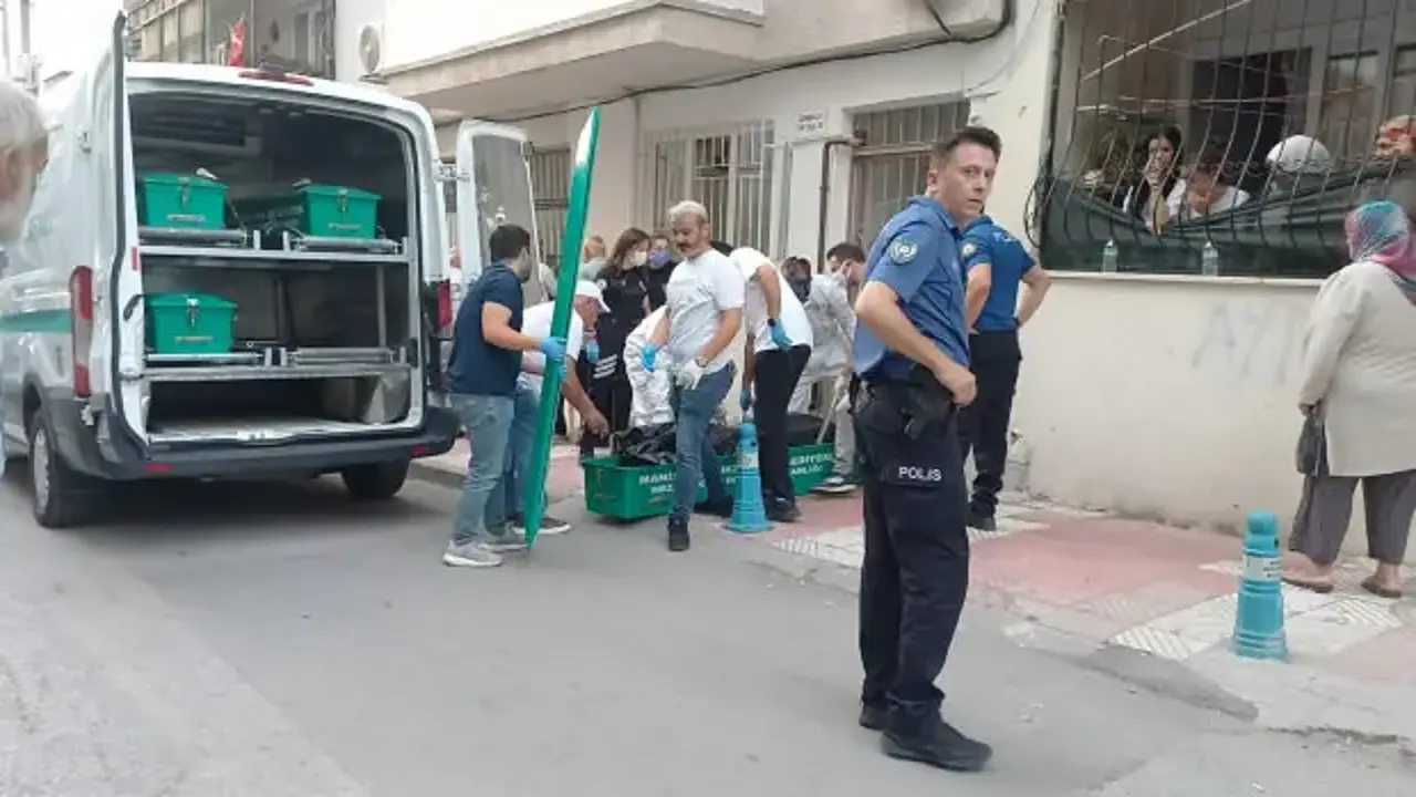 Manisa'da korkunç olay: Kardeşinin cesediyle 2 gün yaşamış