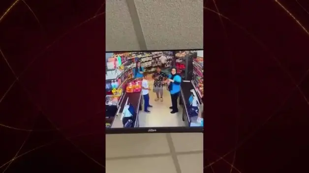 Markette kan donduran anlar: Gözü dönmüş cani çocuğu defalarca yere fırlattı