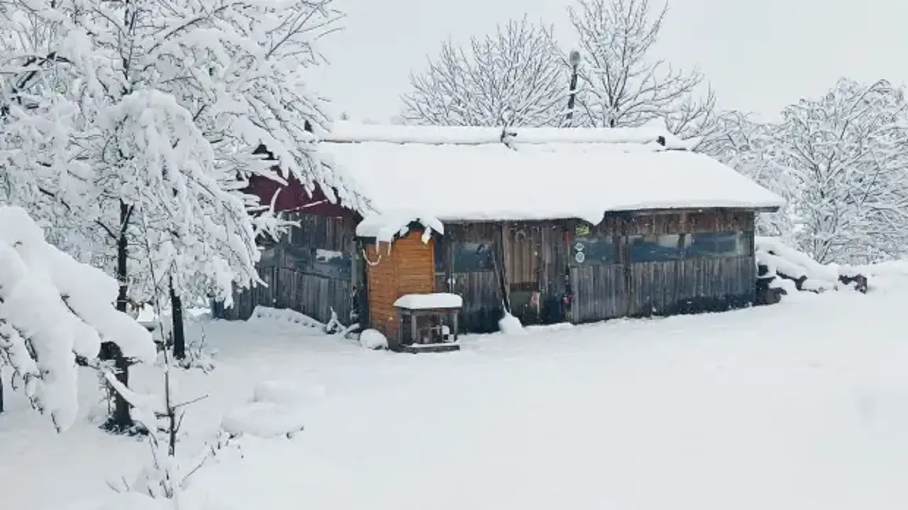 Mayıs ayında lapa lapa kar yağdı! Kalınlığı 25 santimetreye kadar ulaştı