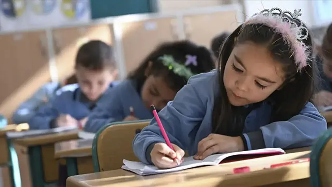 MEB'den milyonlarca öğrenciyi ilgilendiren karar! 2. sınıflar da dahil edildi