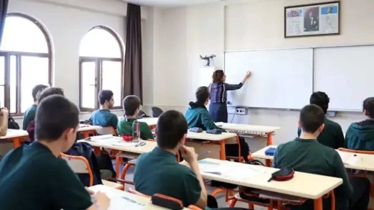 MEB'den okullarda yeni kurallar! Resmi Gazete'de yayımlandı! Tüm sistem değişti
