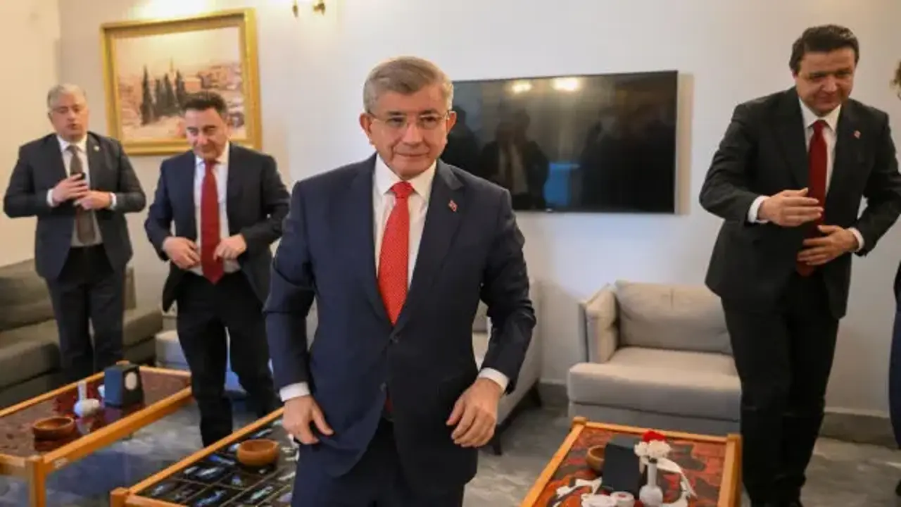 Meclis'in 'kırılgan' çatısında belirsizlik hakim: 'Tek 1 istifa Yeni Yol'u tarihe gömer'