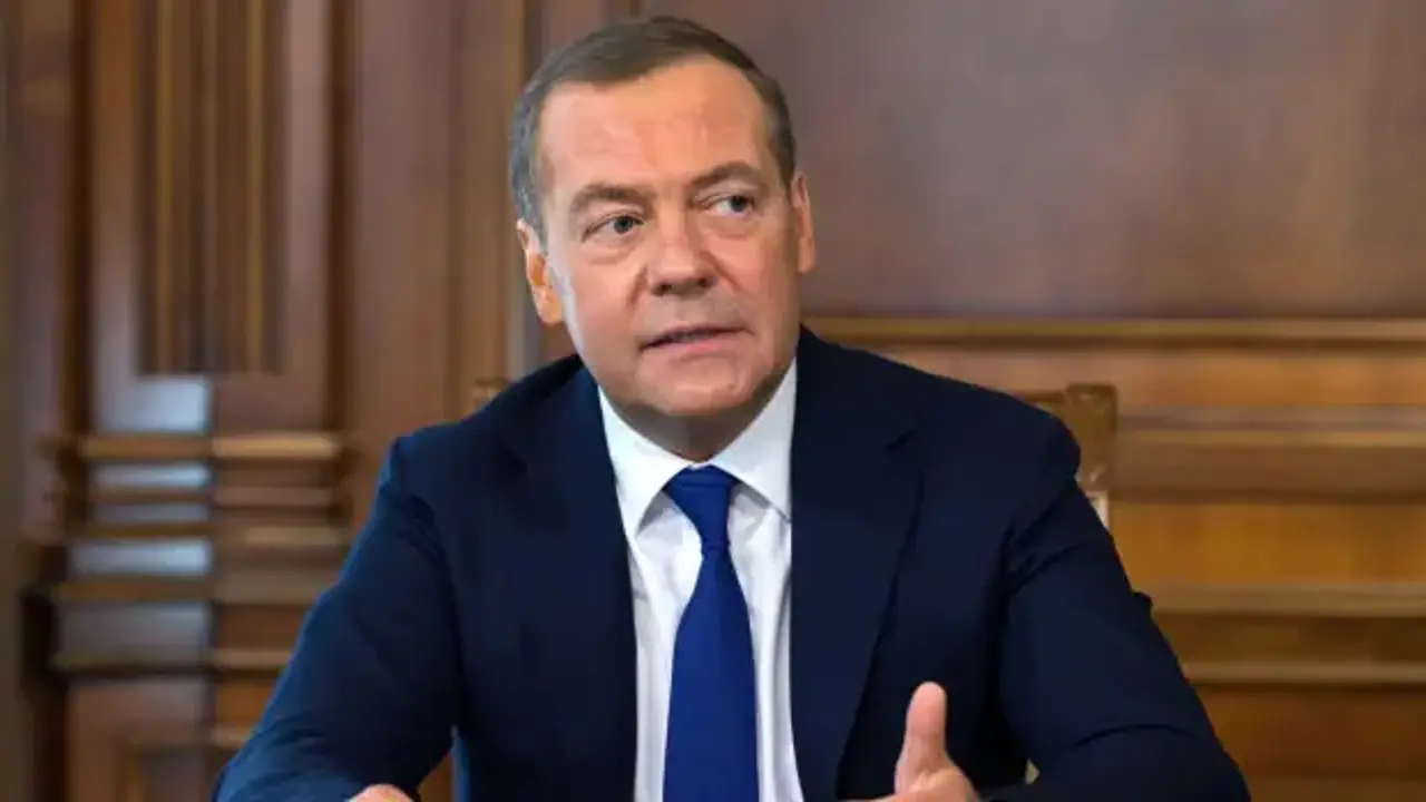 Medvedev: Rusya'nın ulusal çıkarları her şeyden önemlidir