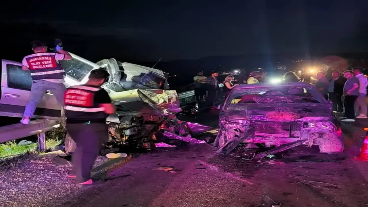 Mersin'de 3 aracın karıştığı zincirleme kazada 1 ölü, 5 yaralı