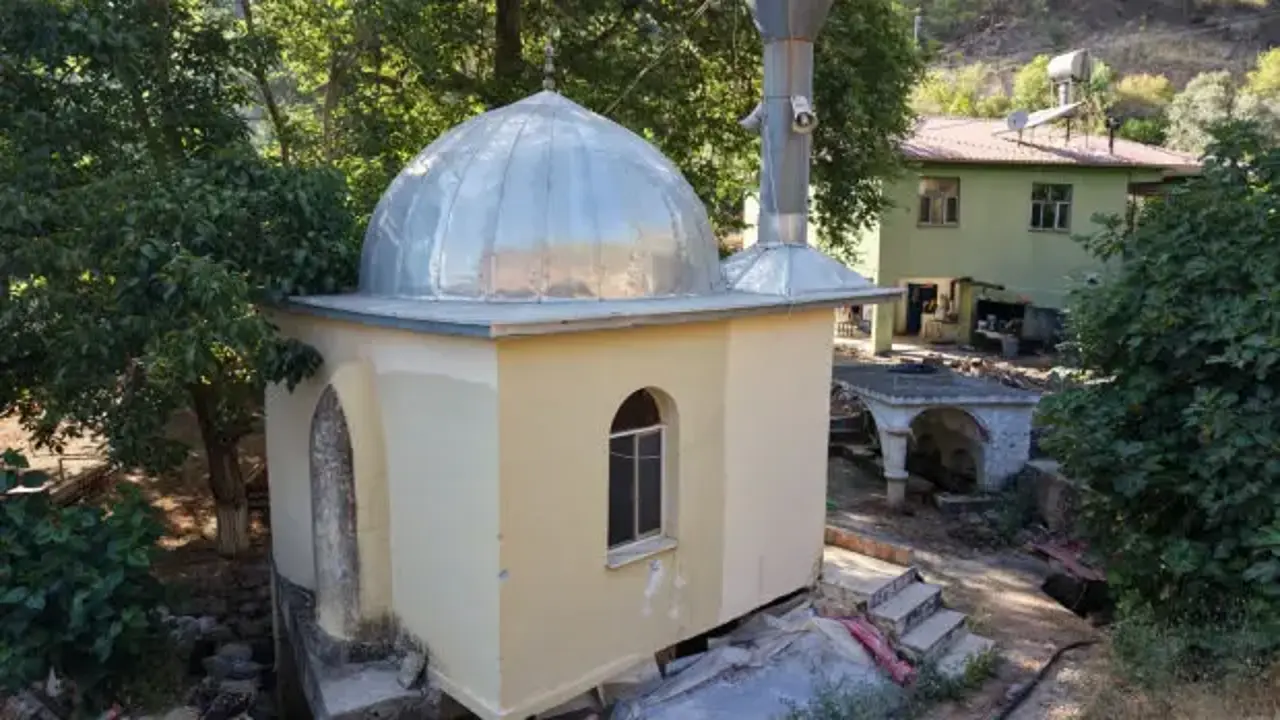 Mersin'de 9 metrekarelik cami dikkat çekiyor!