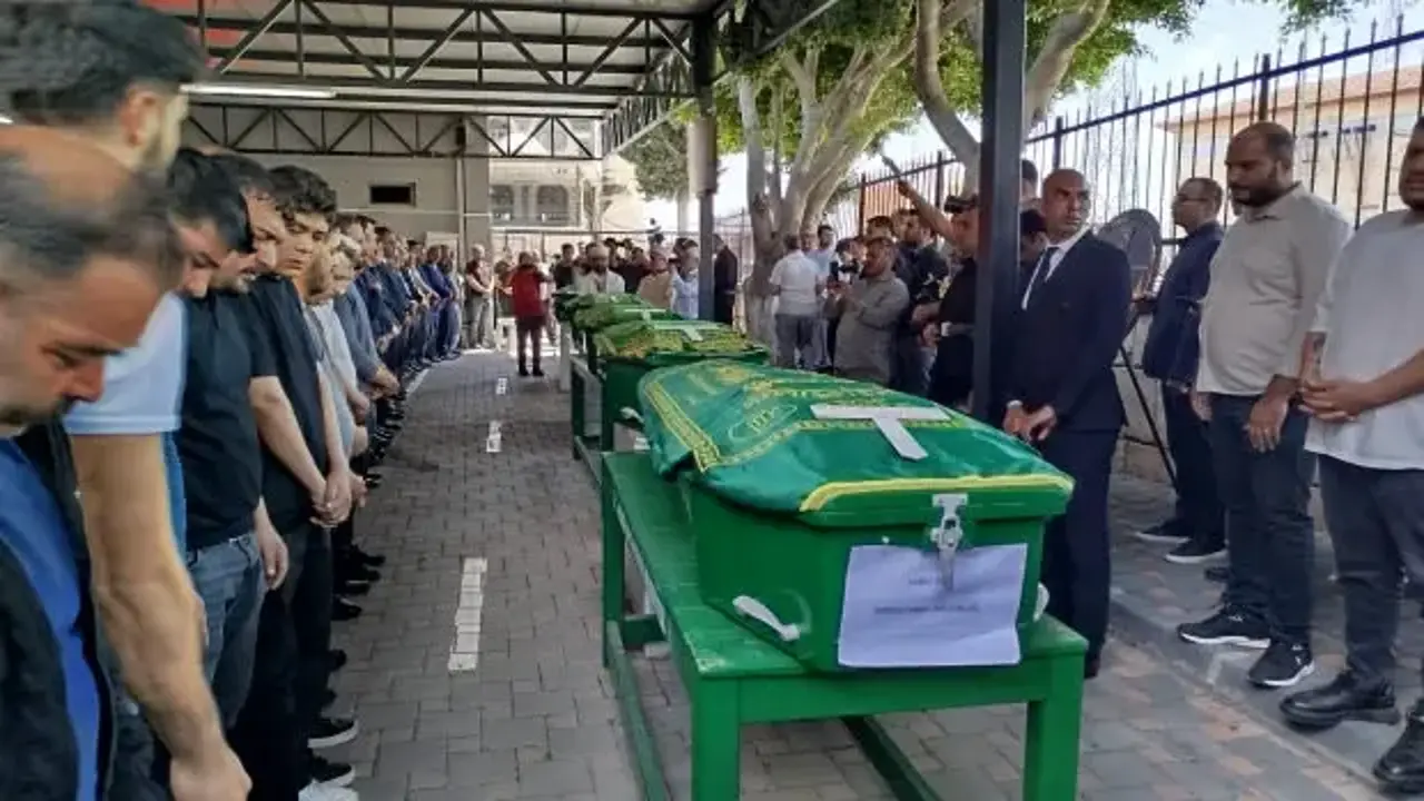 Mersin'de acı görüntü! 5 tabut yan yana dizildi