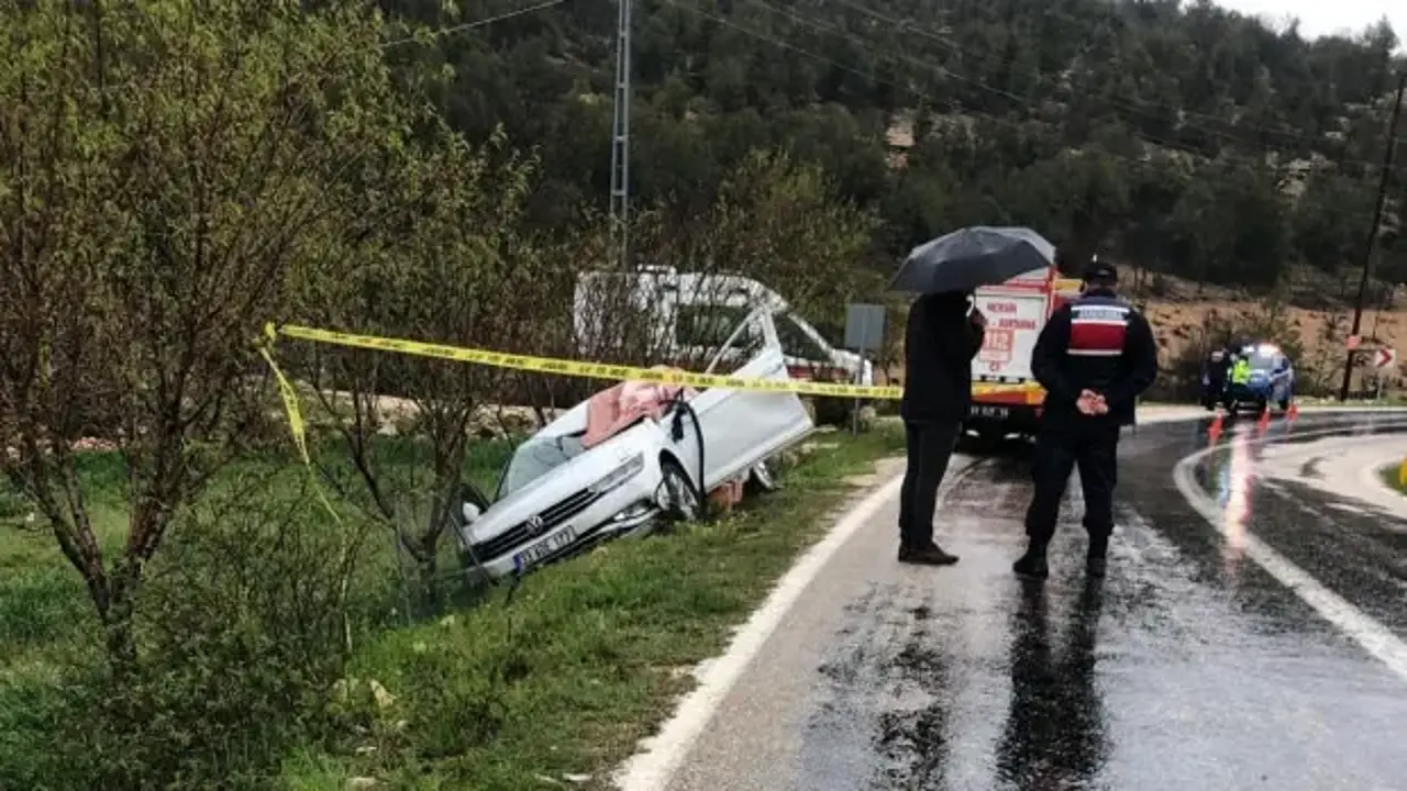 Mersin'de can pazarı! TIR ile çarpışan otomobilin sürücüsü öldü