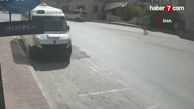 Mersin'de korkutan kaza: Motosiklet traktörün altına girdi