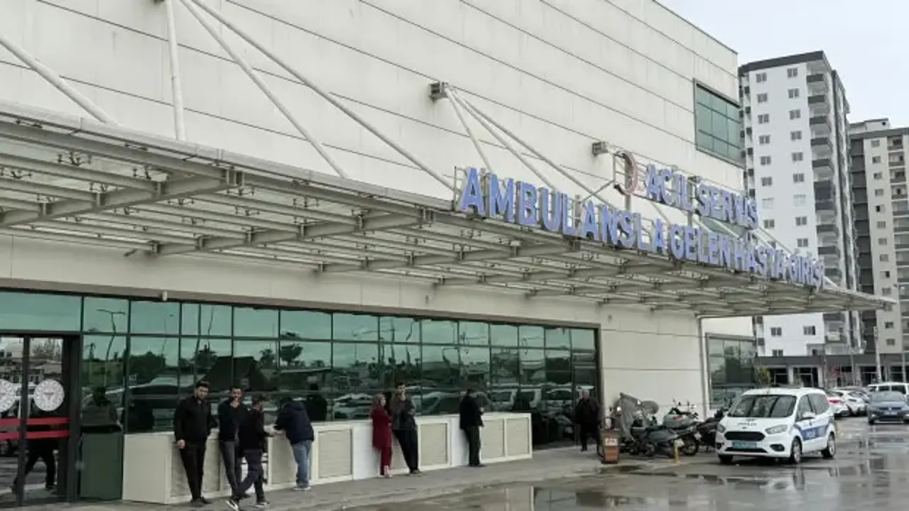 Mersin'de son kullanma tarihi geçmiş salam 4 öğrenciyi hastanelik etti