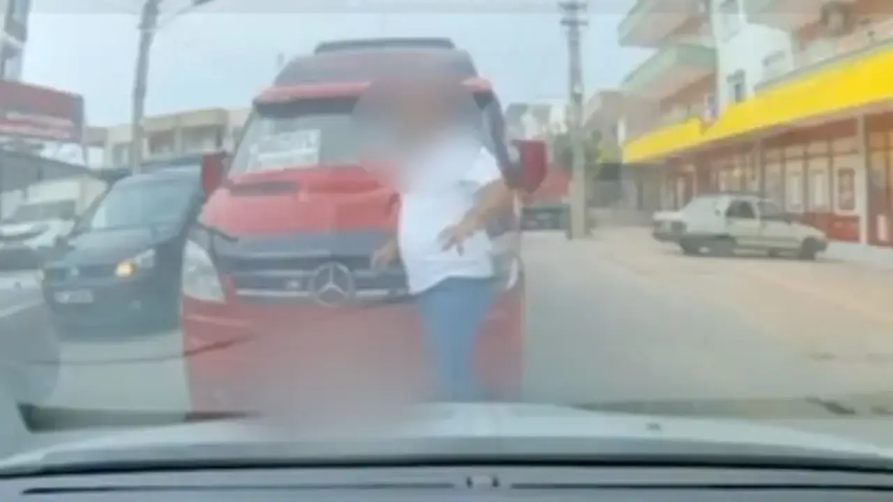 Mersin'de ters şeride giren dolmuş şoförünün ehliyetine el konuldu