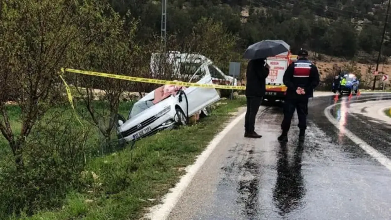 Mersin'de TIR ile çarpışan otomobilin sürücüsü öldü