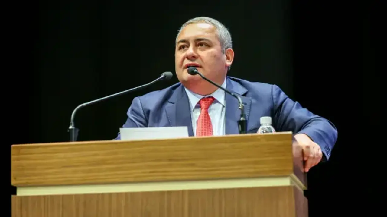 Mesut Özarslan'dan gövde gösterisi: Belediye ve teşkilat et ve tırnak gibi olacak