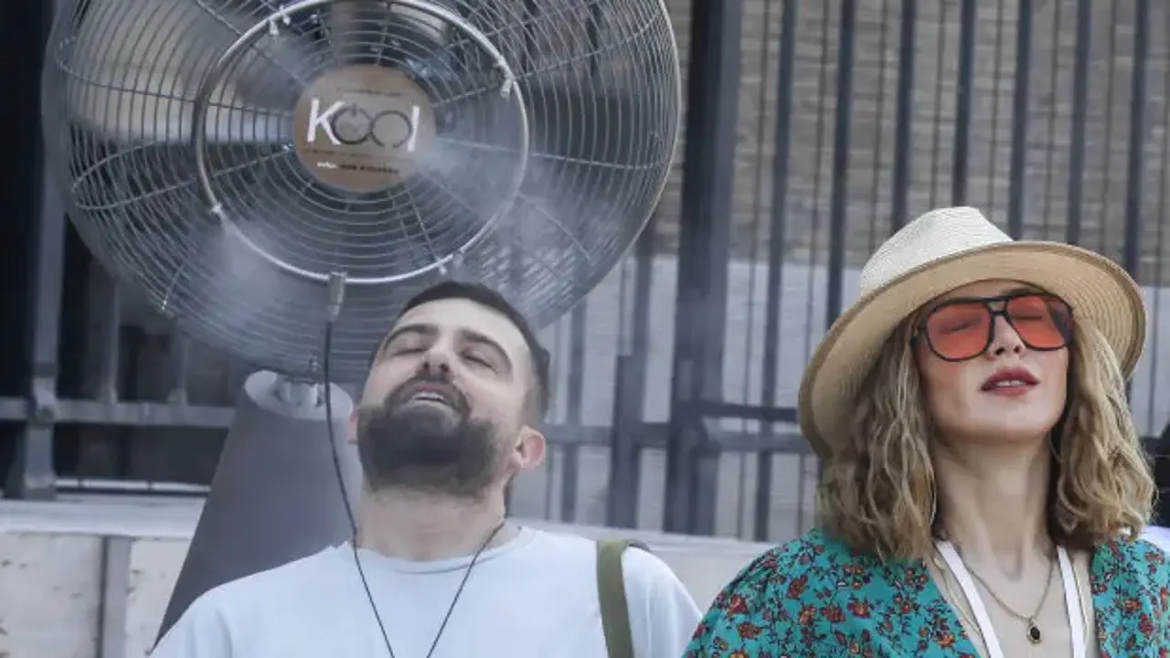 Meteoroloji hafta sonu hava raporunu yayımladı: Bir yanda sağanak, bir yanda 42 derece!