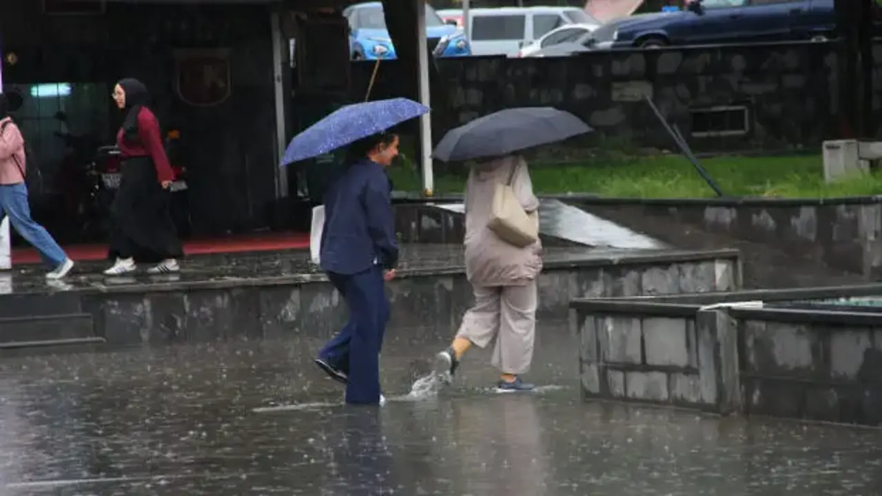 Meteoroloji kuvvetli yağış uyarısı: 2 bölgeye dikkat! Öğleden sonra etkisini artıracak