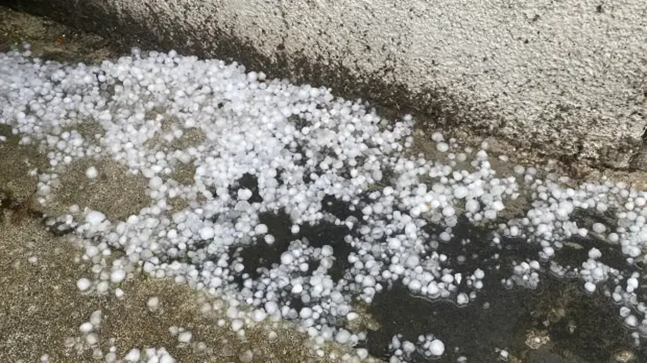Meteoroloji uyarmıştı: 2 İl beyaza büründü! Ceviz büyüklüğünde dolu...