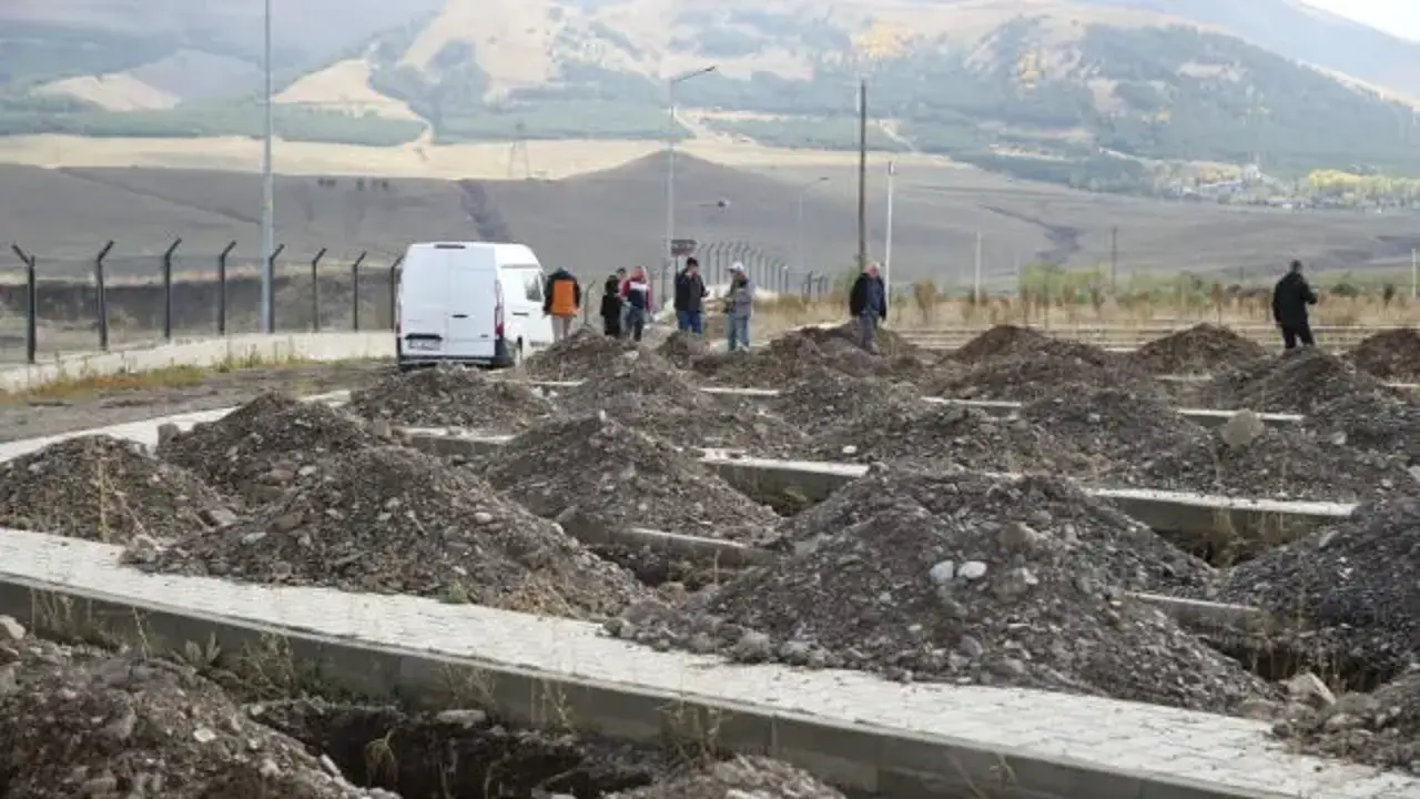 Mezar kazısı sırasında ortaya çıktı: Ekipler harekete geçti