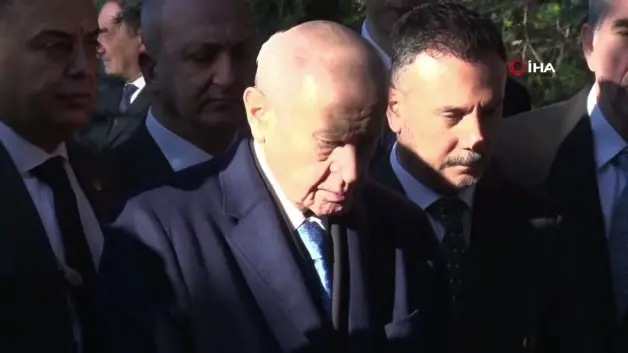 MHP lideri Bahçeli, Merhum Alparslan Türkeş’in kabrini ziyaret etti