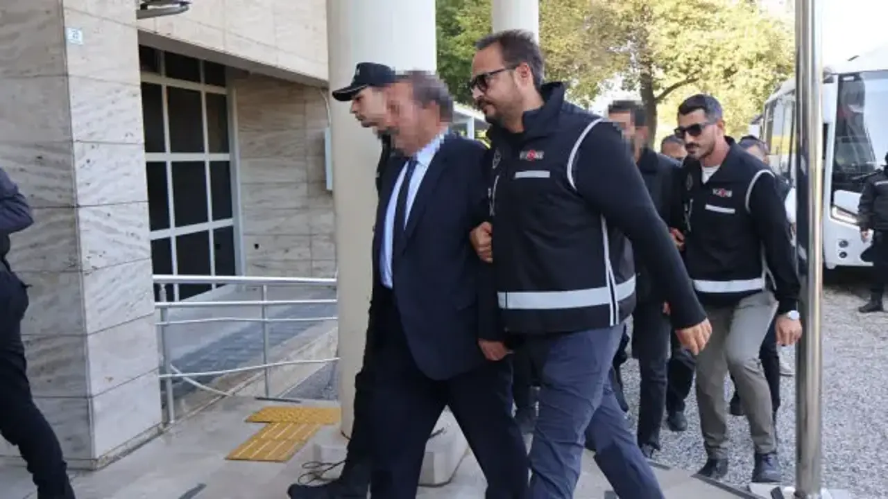 Milas Belediyesi'ne operasyonda Başkan Topuz dahil 22 şüpheli adliyede