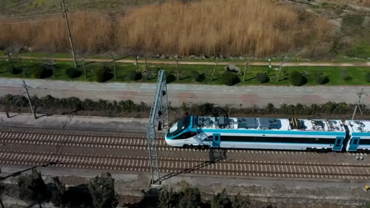 Milli Elektrikli Hızlı Tren saatte 225 kilometre hıza çıktı