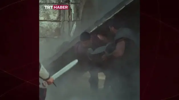 Milli güreşçiler dizi setinde bir tonluk kale kapısını kırdı