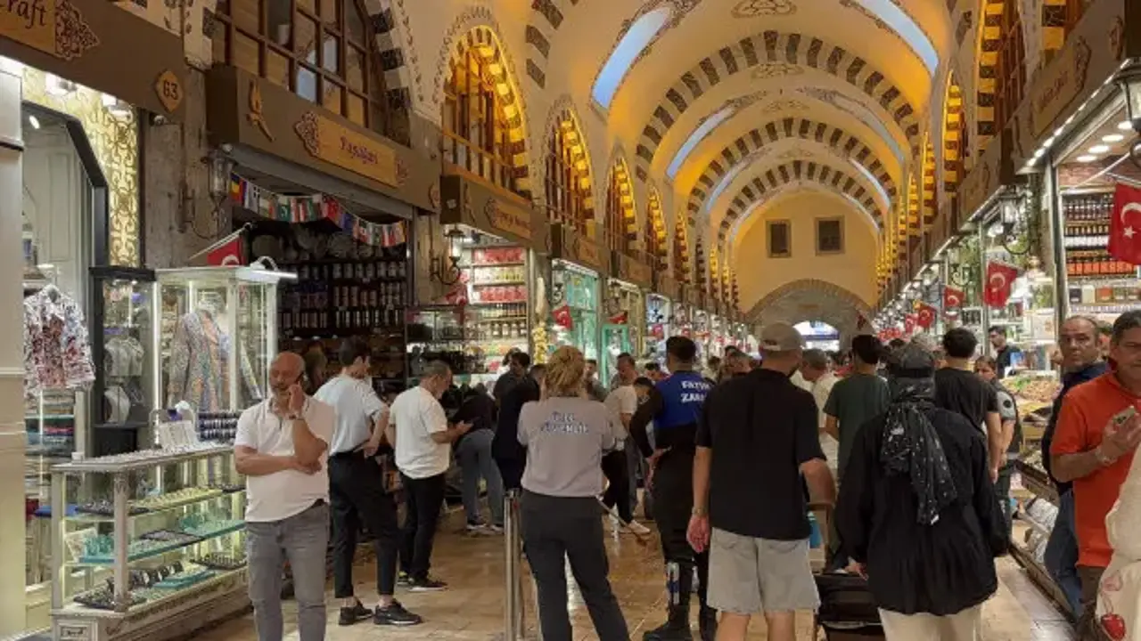 Mısır Çarşısı'nda korkutan yangın!