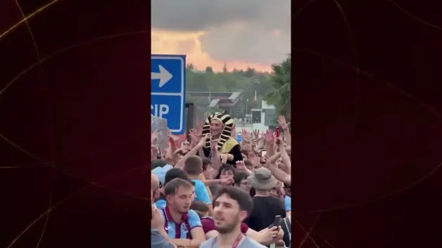 Mısır'ın firavununa Karadeniz işi karşılama: Havalimanı 3'lü ile inledi