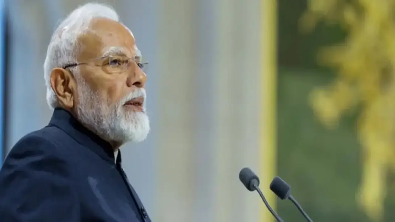 Modi'den halkına şok çağrı: Altın almayın, evden çalışın