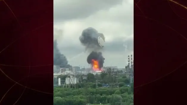 Moskova'da petrol tesisine İHA saldırısı: Dev tankın kapağı havaya uçtu!