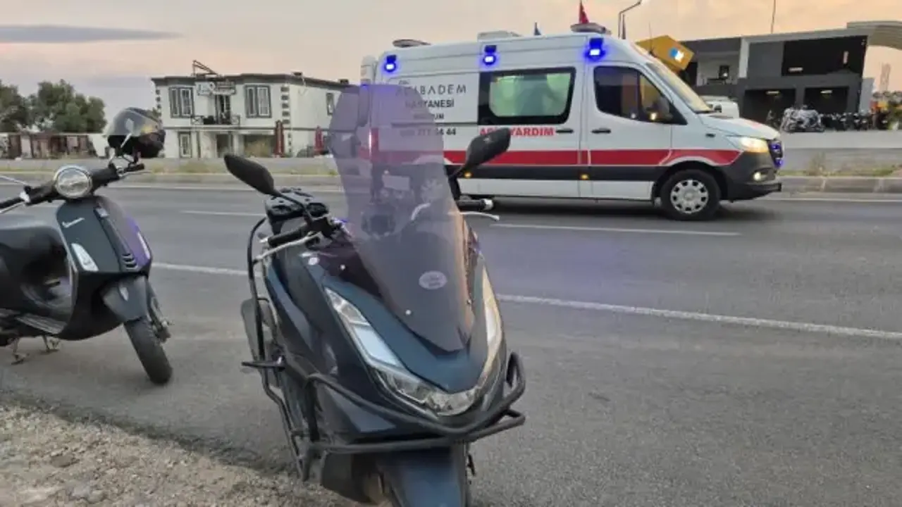 Motosiklet otomobile çarptı: 2 yaralı