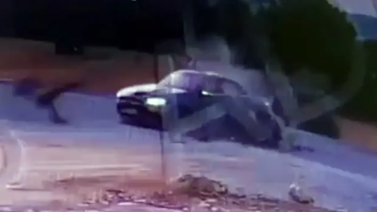 Muğla'da motosiklet sürücüsünün can verdiği feci kaza kamerada