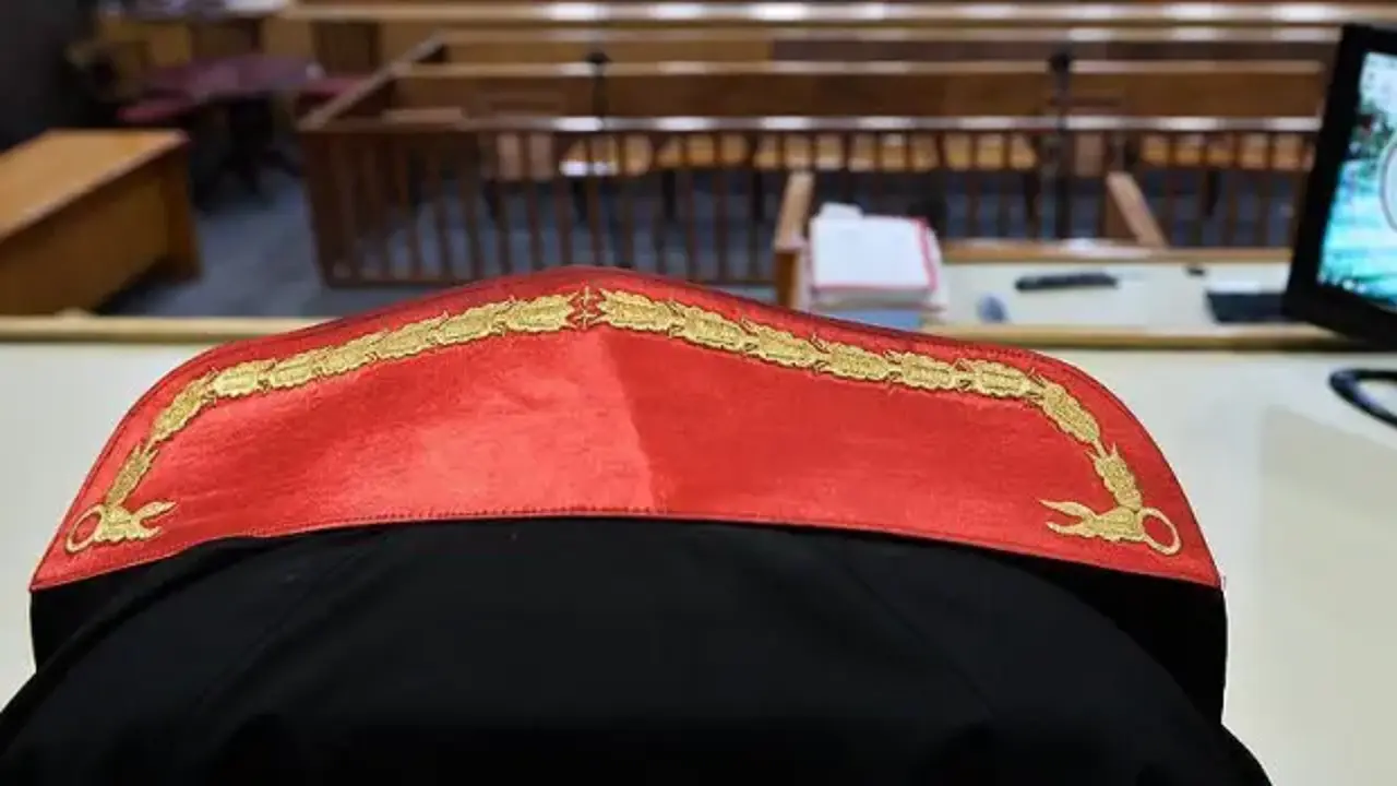 Müstehcen içerikleri paylaşılan 11 yaşındaki kızın ailesine gözaltı
