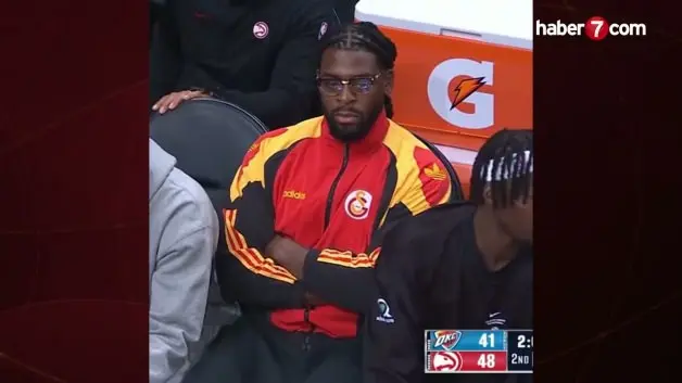 NBA yıldızı Lu Dort, maça Galatasaray eşofman üstü giyerek geldi!