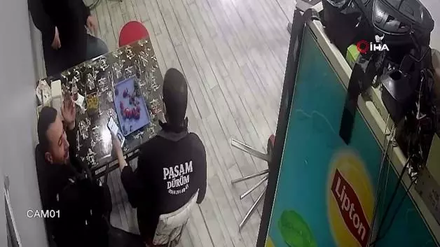 Nefes borusuna çilek kaçan döner ustasını kurye hemlich manevrasıyla kurtardı