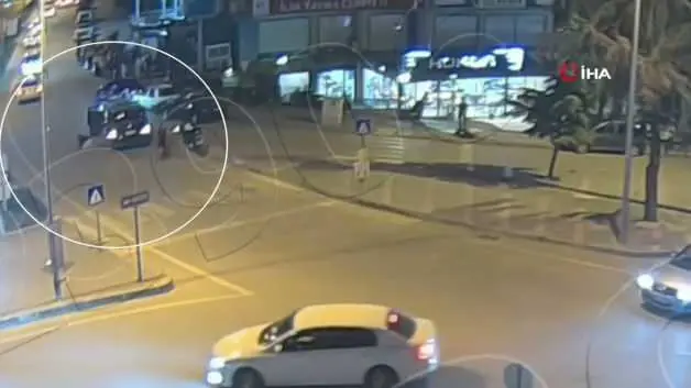 Nefes borusuna kek kaçan sürücü kendisini yolun ortasına attı